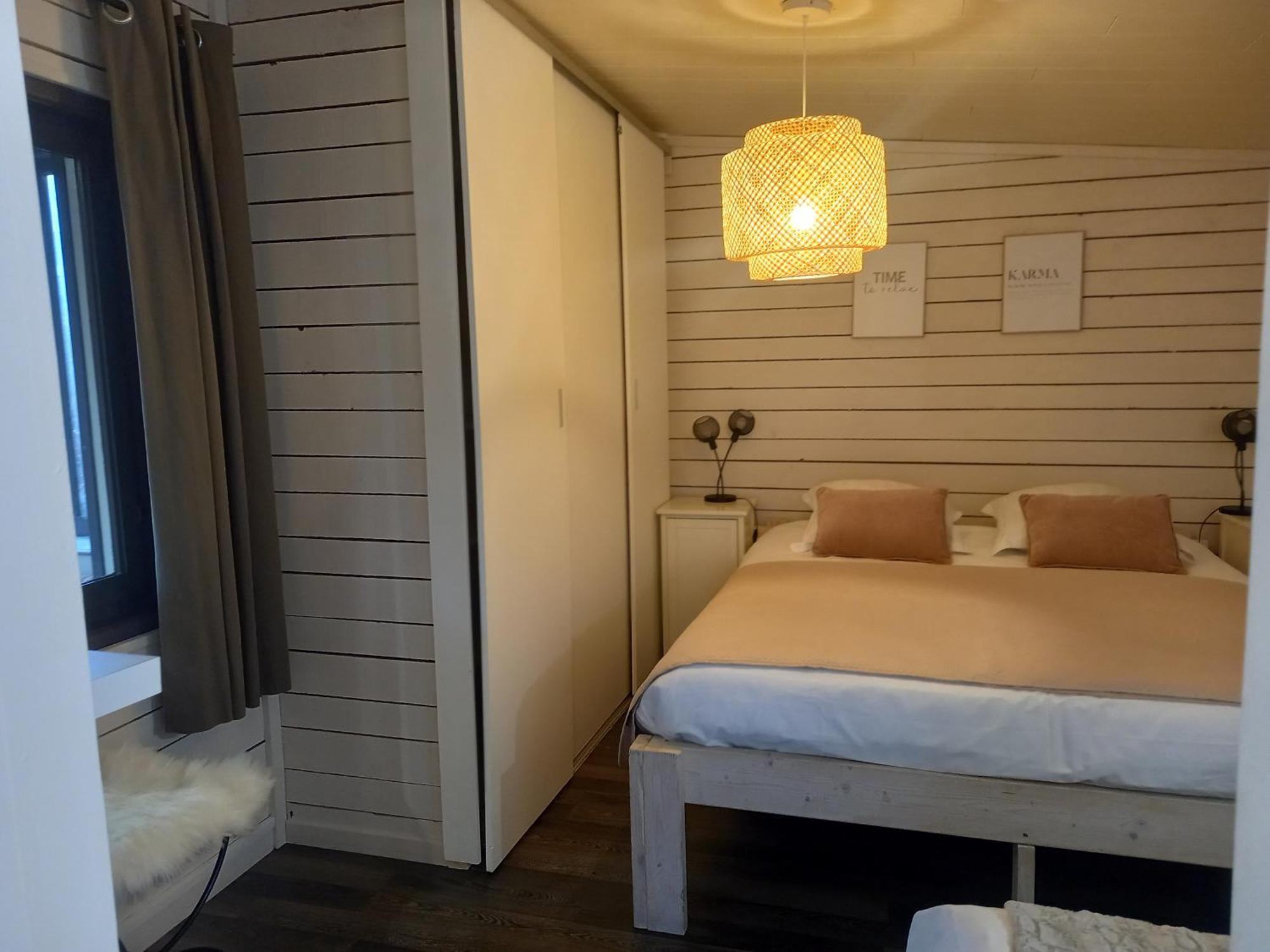 Вилла Le Chalet Du Lac Робертвиль Экстерьер фото
